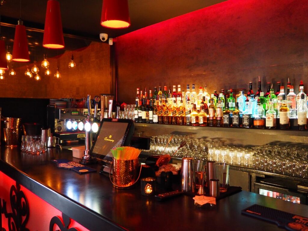 BARS AND LOUNGES